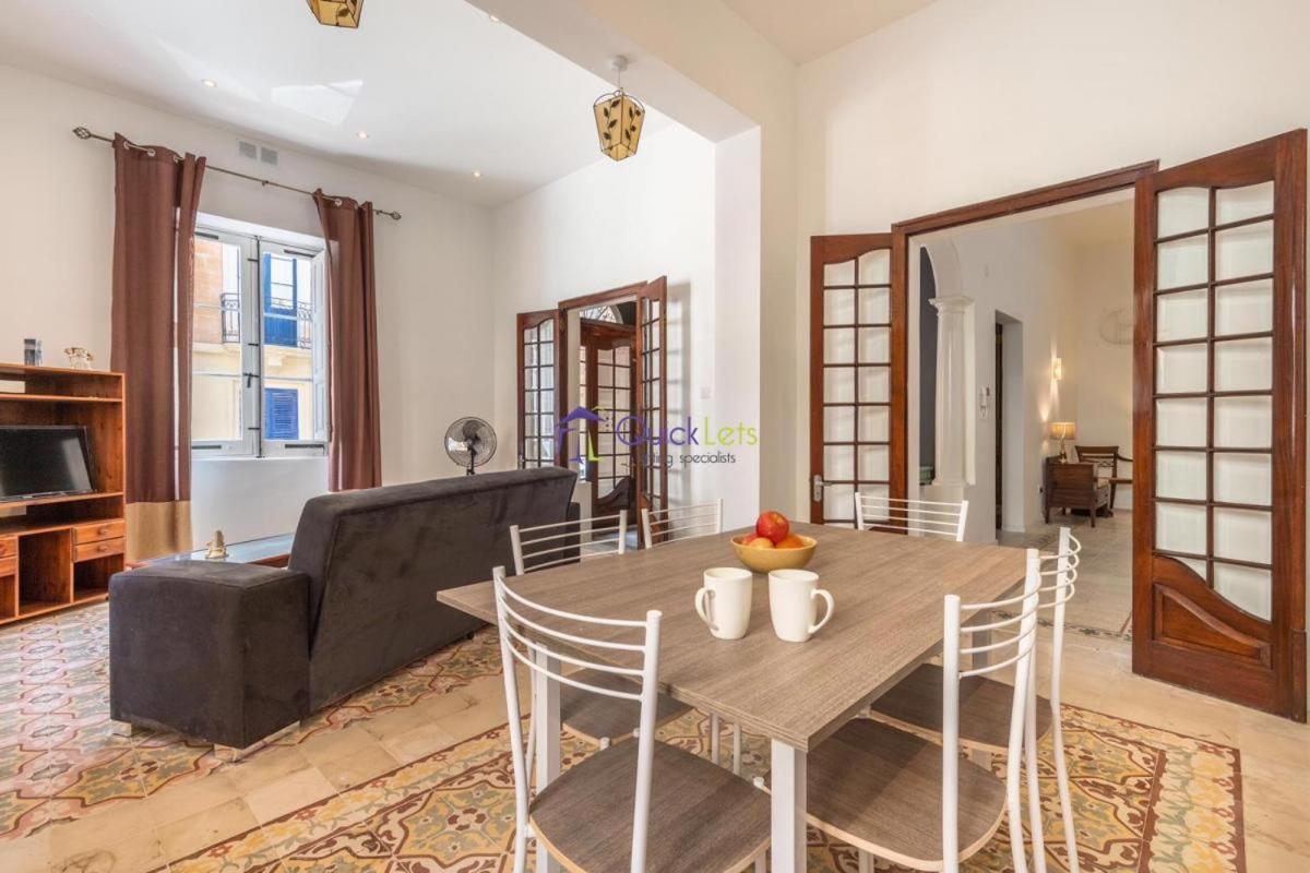 Spacious 4-Bedrooms Townhouse In Tas-슬리에마 외부 사진